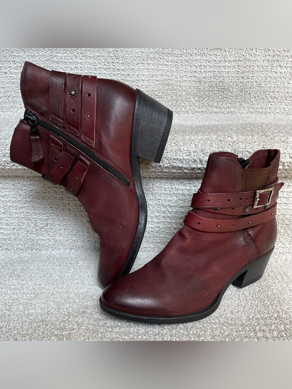Miz Mooz Kerry Leather Ankle Boots
Merlot / Burgundy Studded Strap EU 39 US
8.5